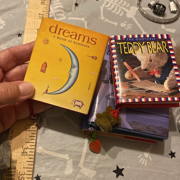 Mini books Teddy Bear dreams For Mom beacon of light all have book marks - Picture 3 of 3